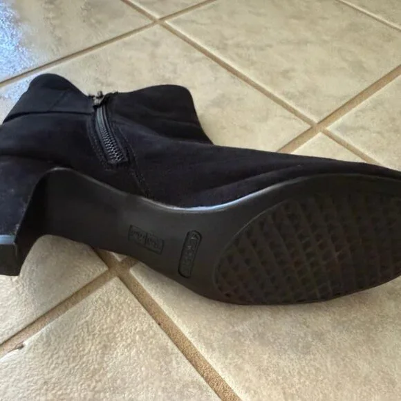 Aerosoles size 8 1/2, medium width, black ankle bootie - Picture 5 of 5